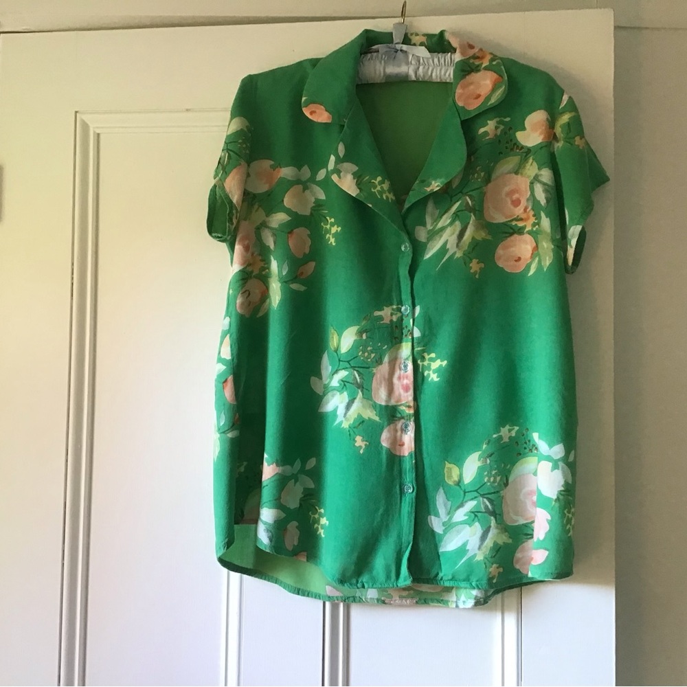 Women’s Hawaiian shirt size med/lg.